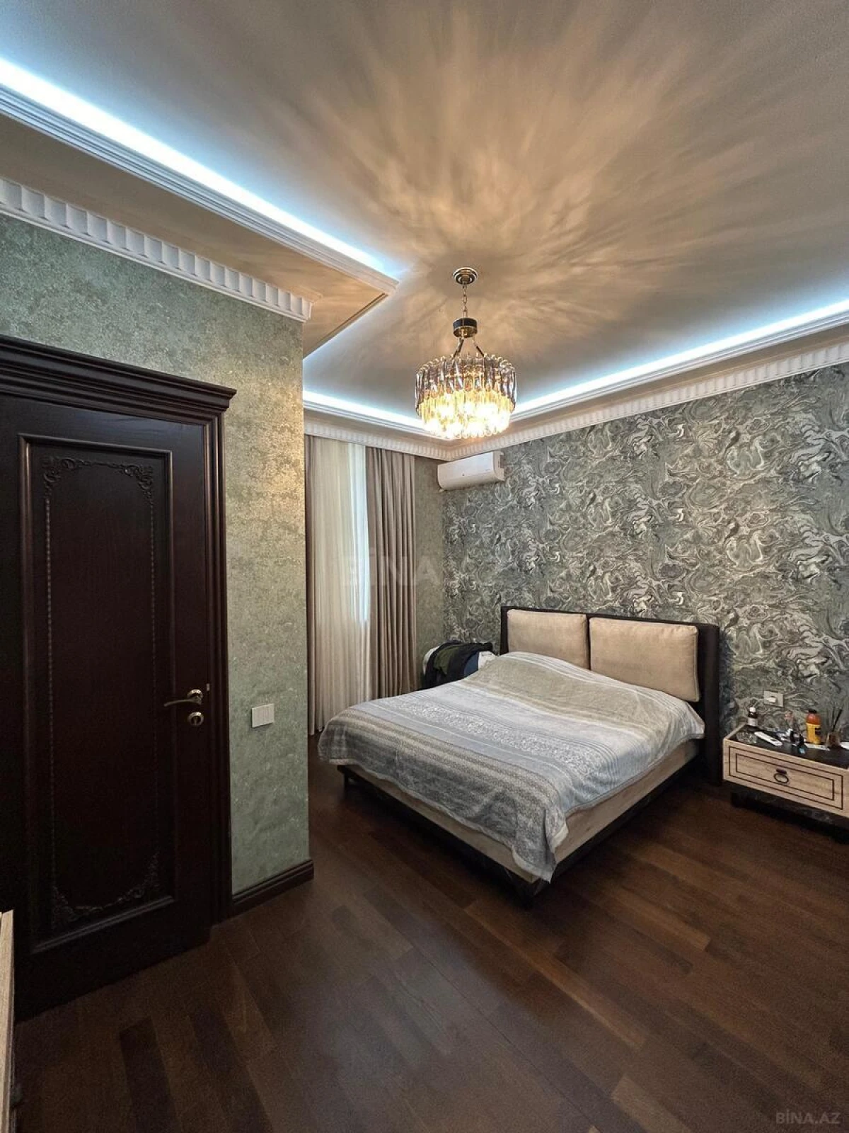 Satılır 7 otaqlı həyət evi 550 m²