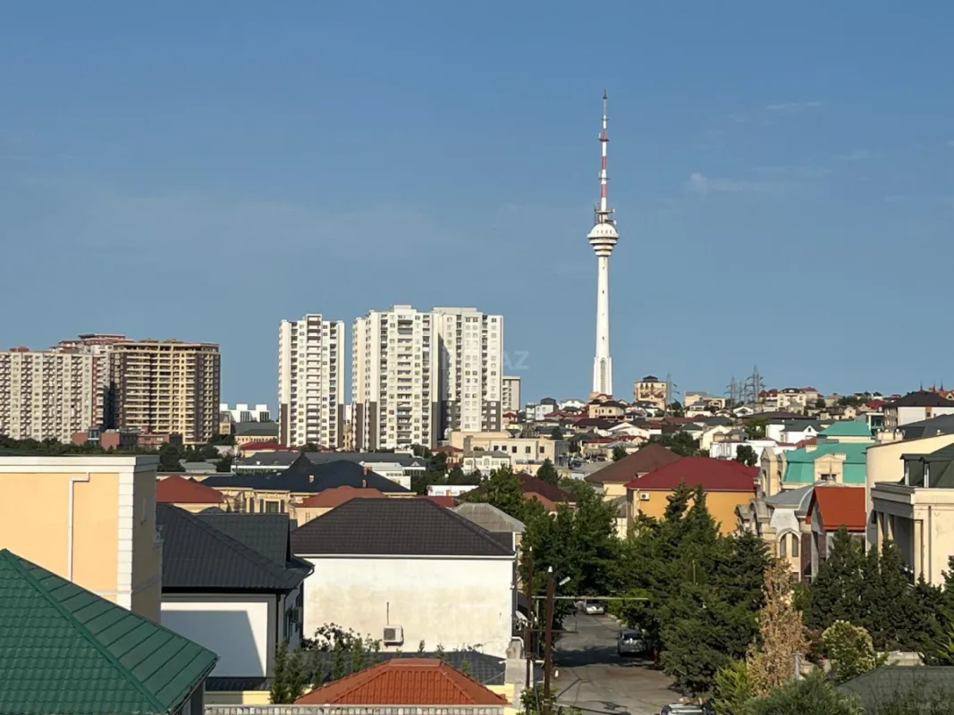 Satılır 7 otaqlı həyət evi 550 m²