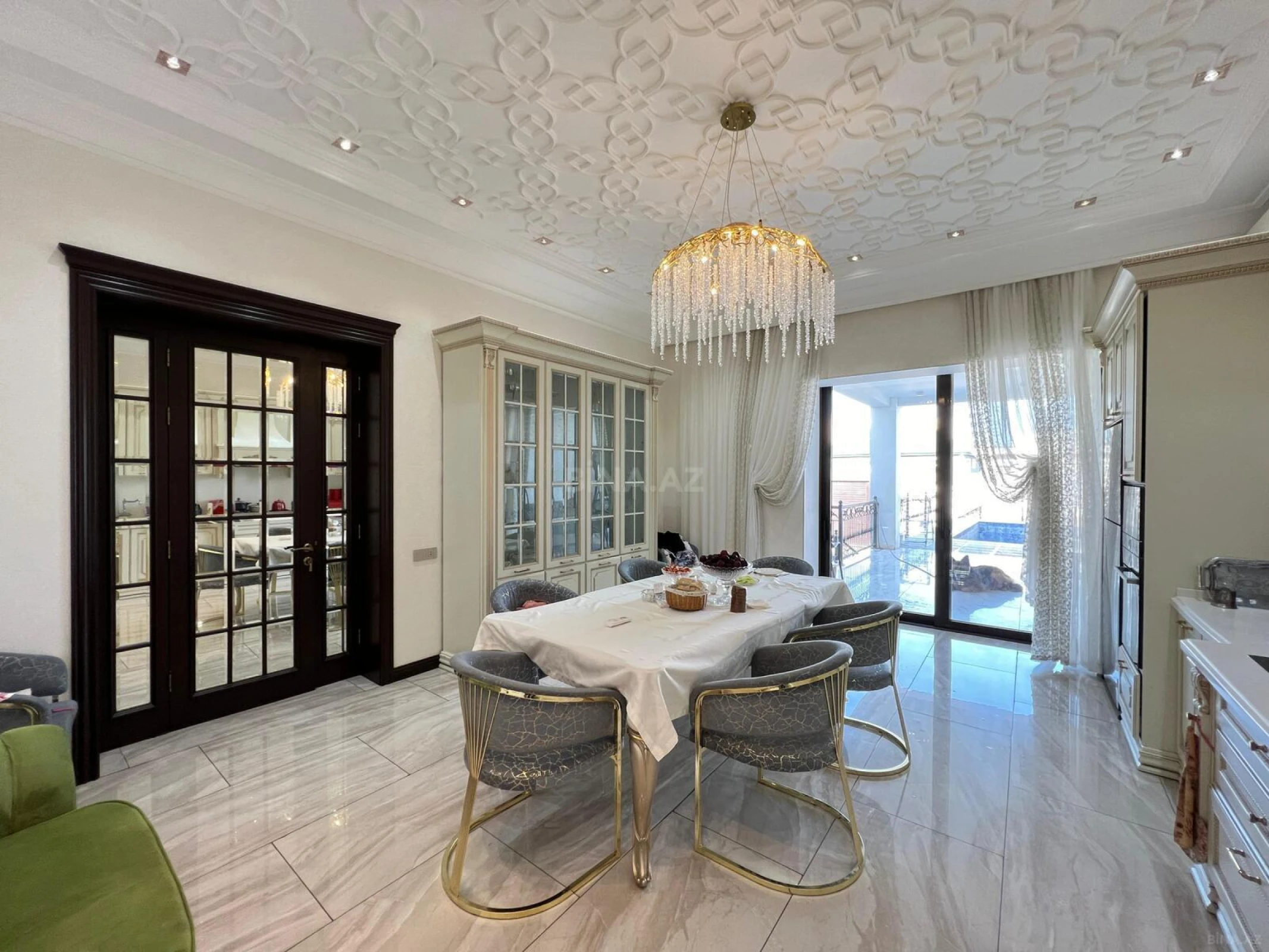 Satılır 7 otaqlı həyət evi 550 m²