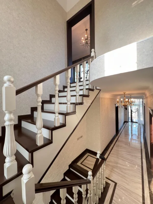 Satılır 7 otaqlı həyət evi 550 m²