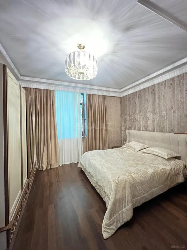 Satılır 7 otaqlı həyət evi 550 m²