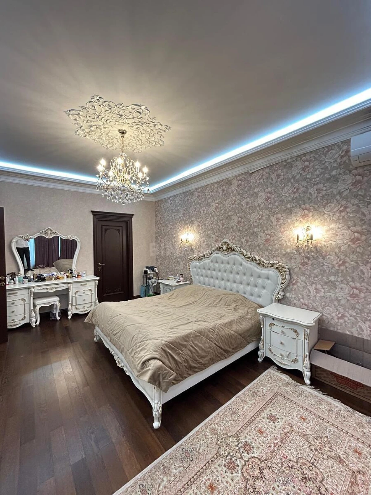 Satılır 7 otaqlı həyət evi 550 m²