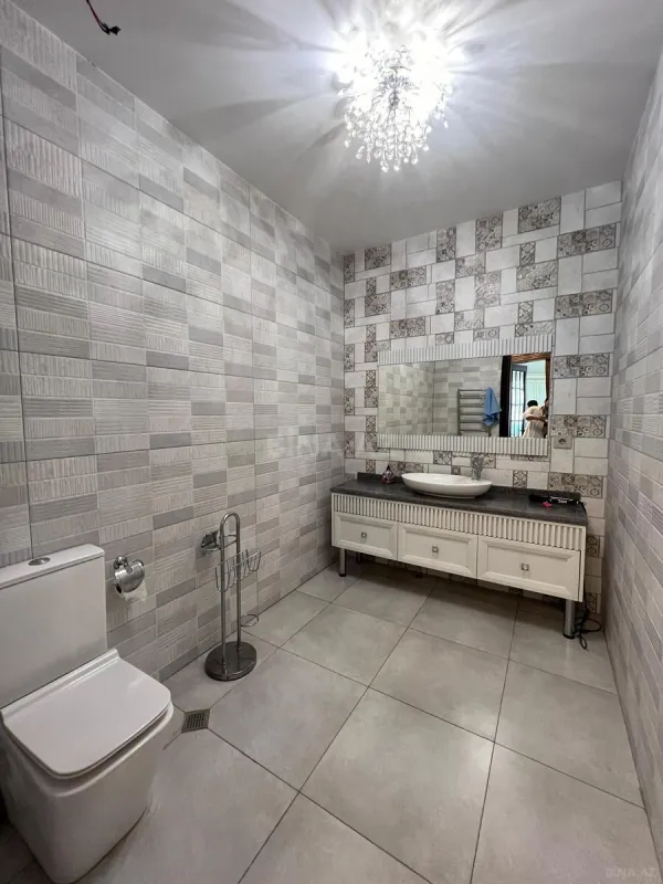 Satılır 7 otaqlı həyət evi 550 m²