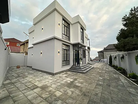 Satılır 5 otaqlı həyət evi 250 m²