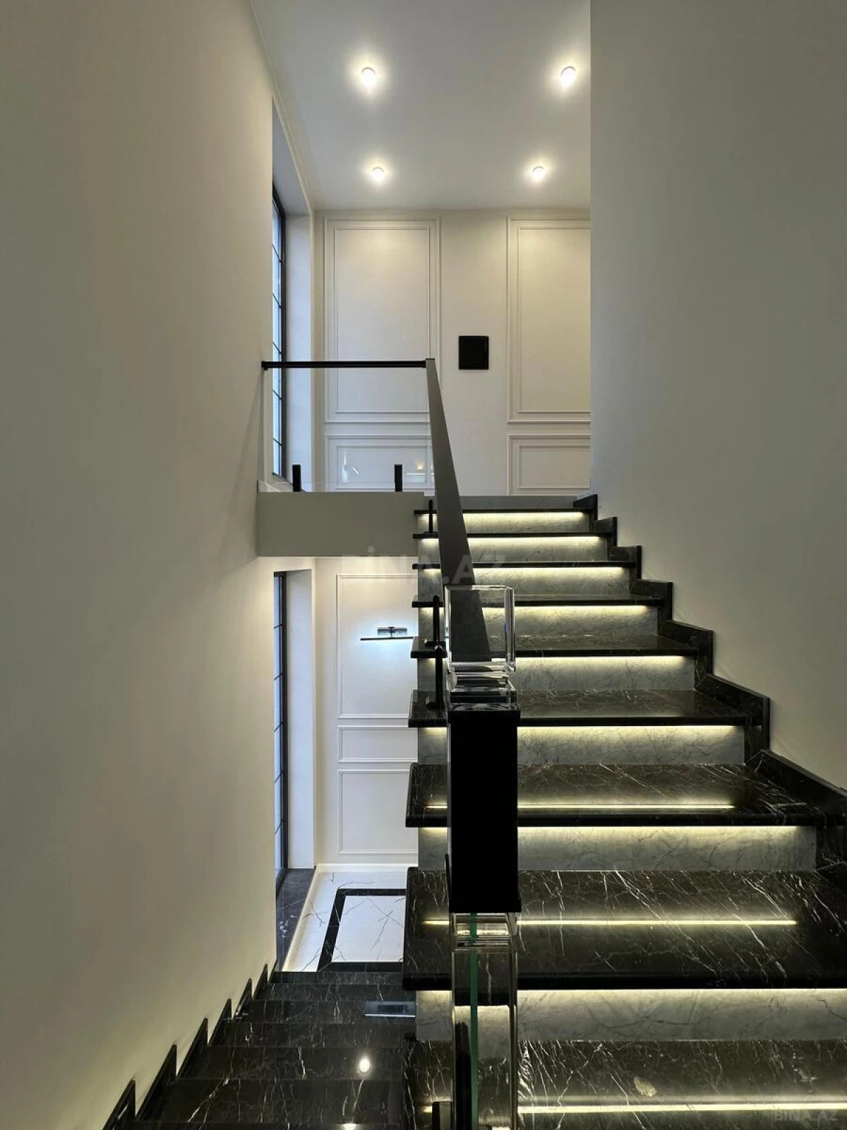 Satılır 5 otaqlı həyət evi 250 m²