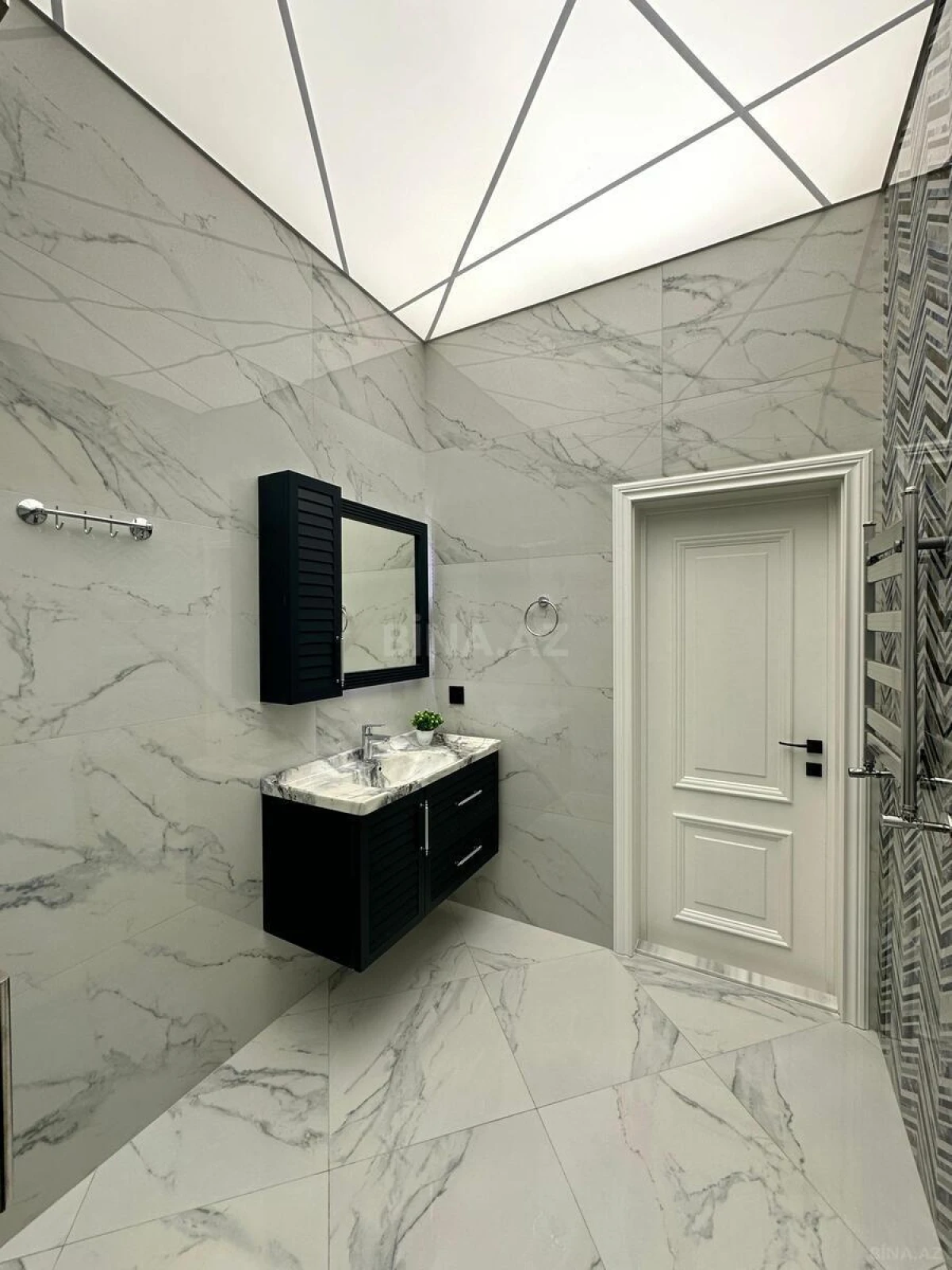 Satılır 5 otaqlı həyət evi 250 m²