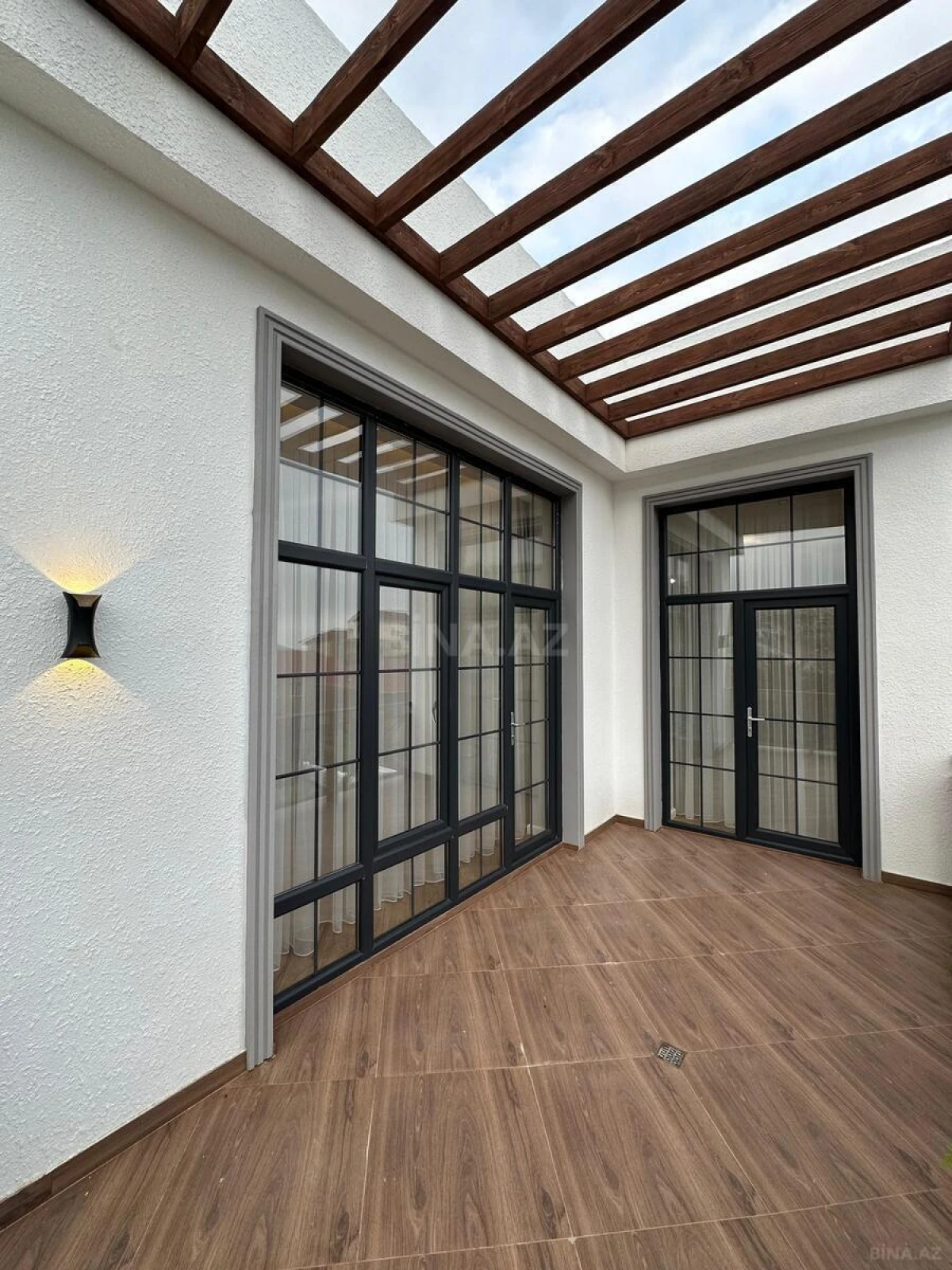 Satılır 5 otaqlı həyət evi 250 m²
