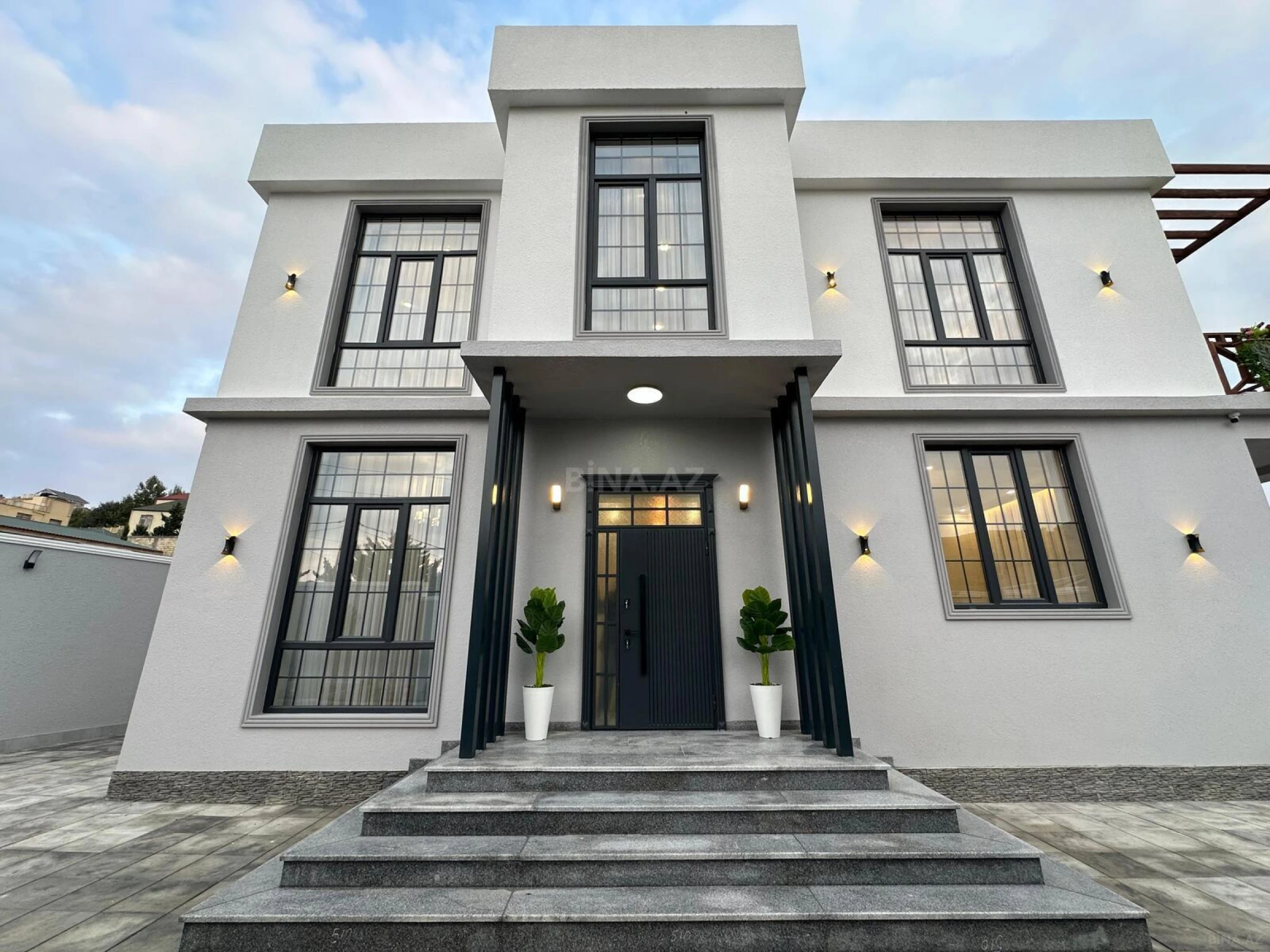 Satılır 5 otaqlı həyət evi 250 m²