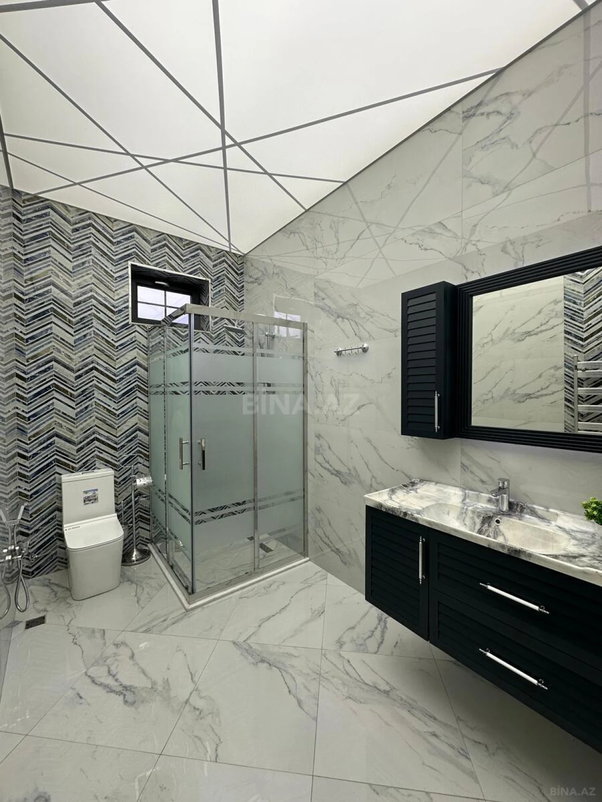 Satılır 5 otaqlı həyət evi 250 m²