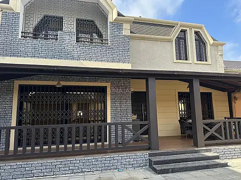 Satılır 8 otaqlı həyət evi 468 m²