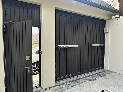 Satılır 8 otaqlı həyət evi 468 m²