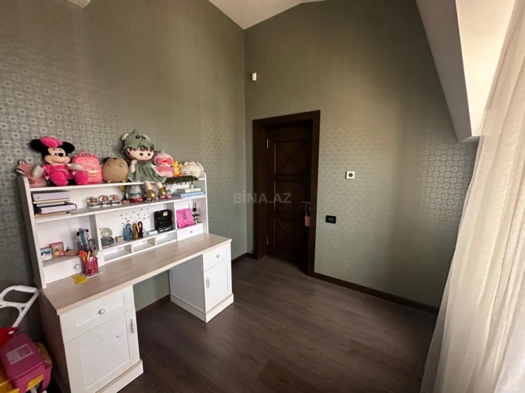 Satılır 8 otaqlı həyət evi 468 m²