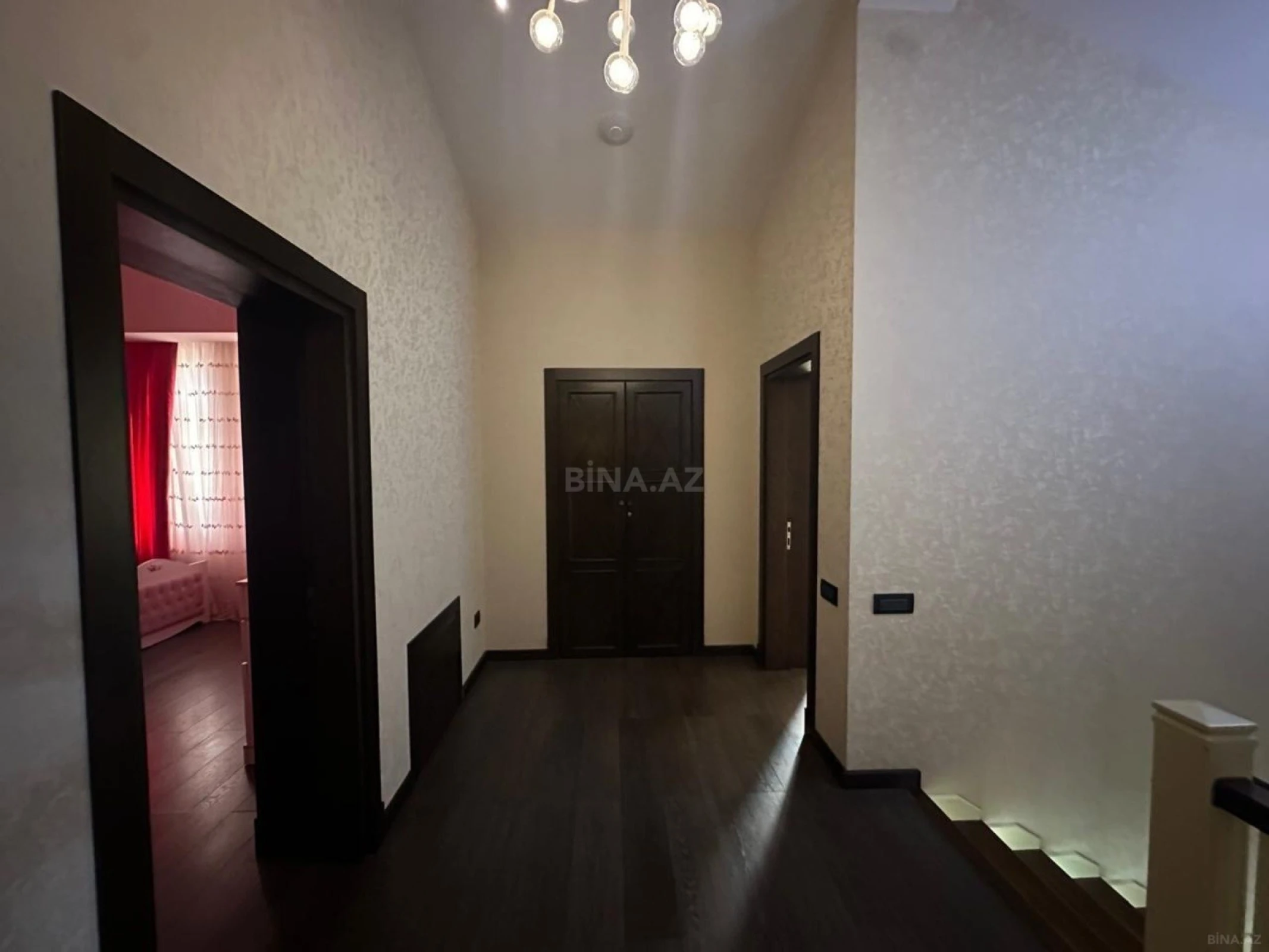 Satılır 8 otaqlı həyət evi 468 m²