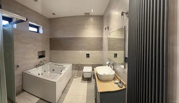 Satılır 8 otaqlı həyət evi 468 m²