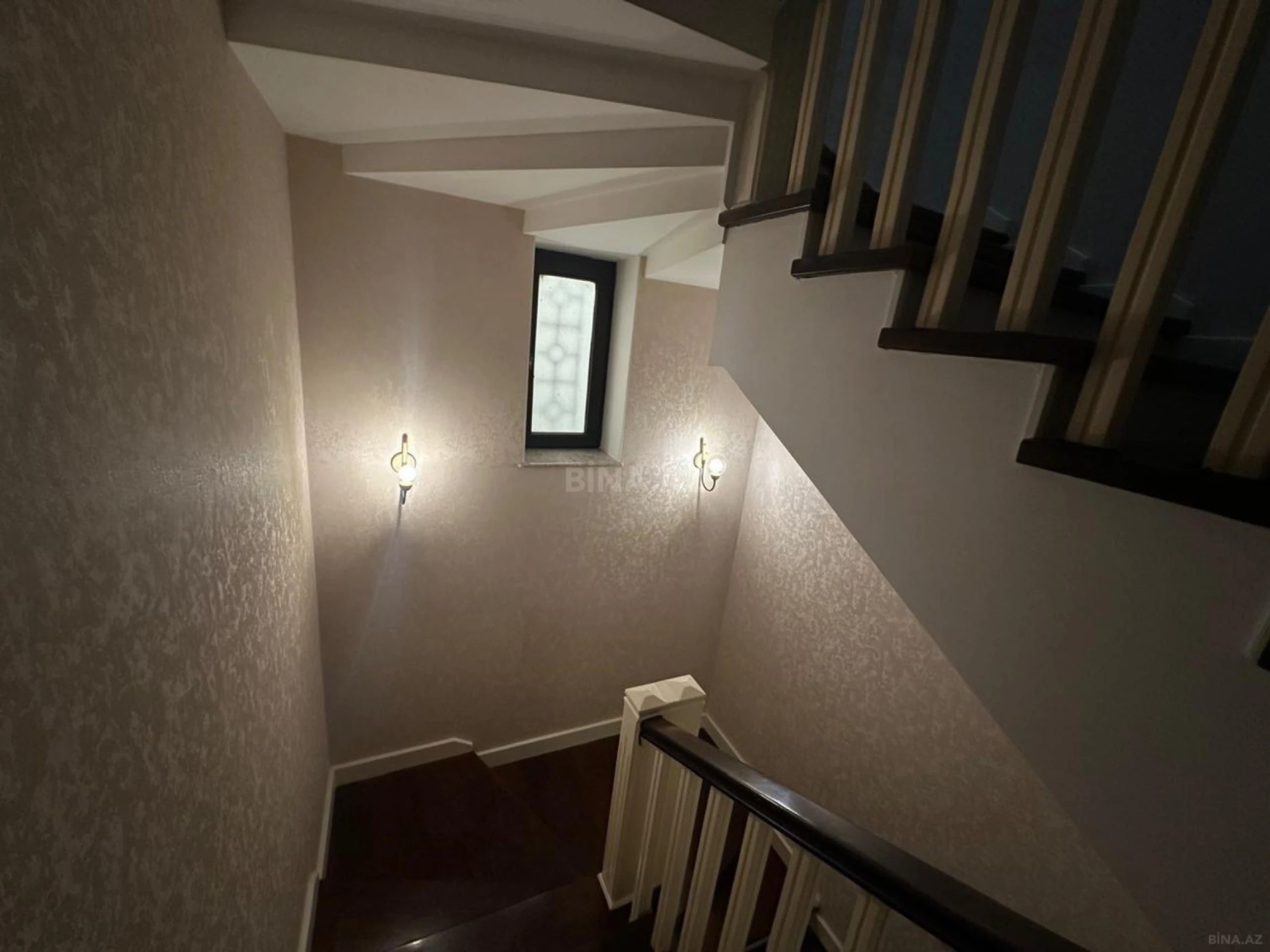 Satılır 8 otaqlı həyət evi 468 m²