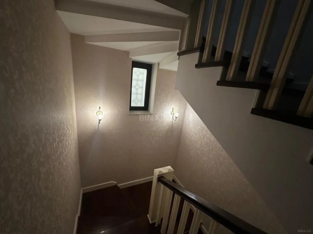 Satılır 8 otaqlı həyət evi 468 m²