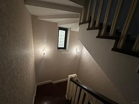 Satılır 8 otaqlı həyət evi 468 m²