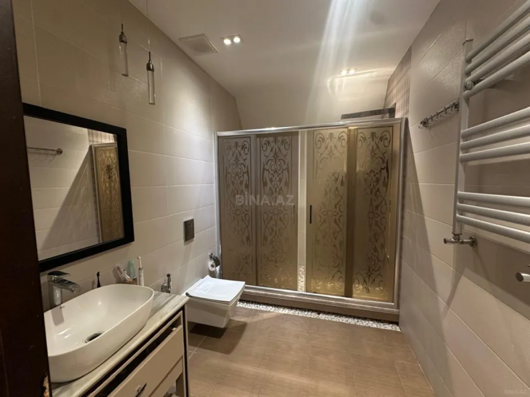 Satılır 8 otaqlı həyət evi 468 m²