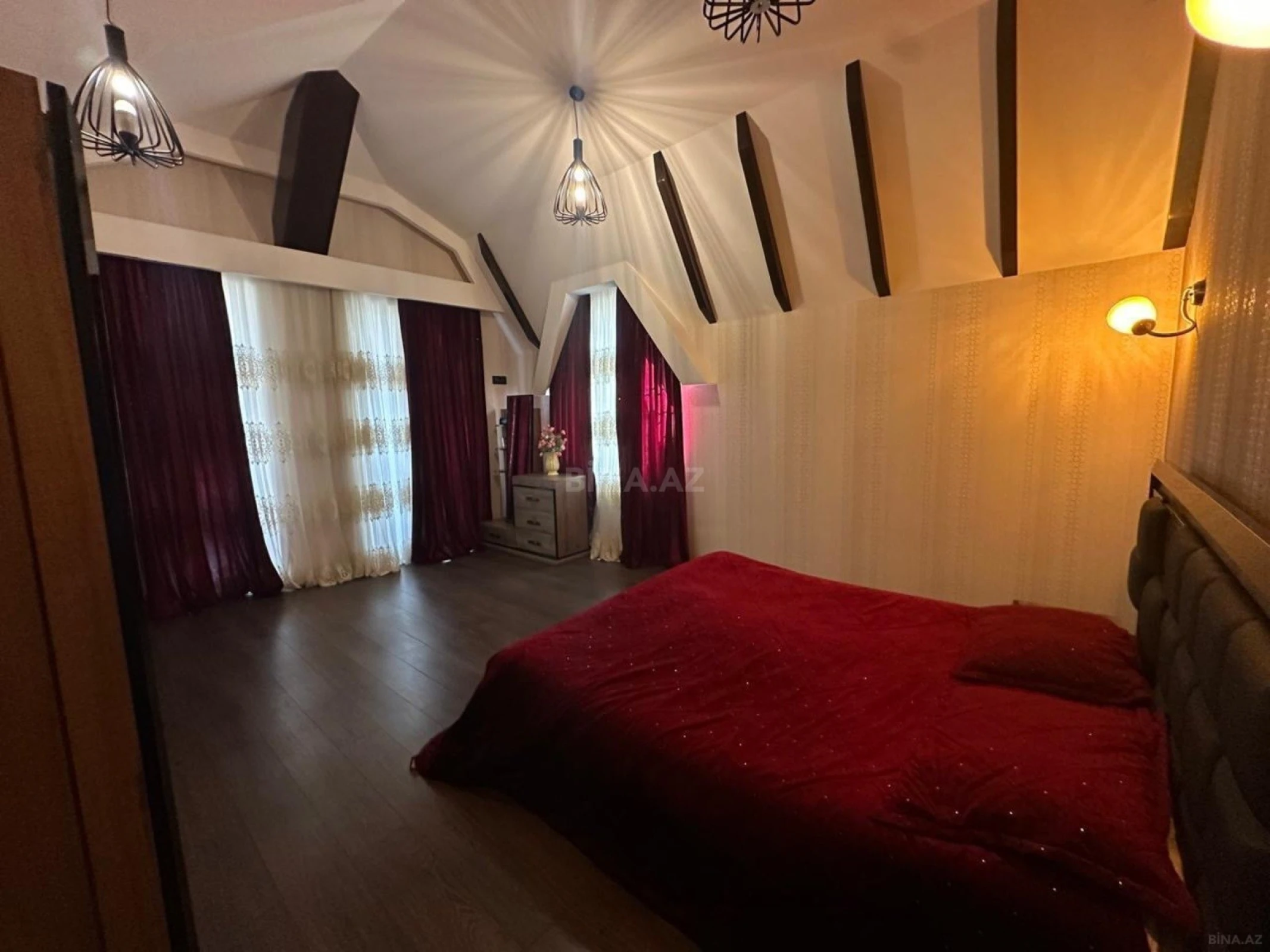 Satılır 8 otaqlı həyət evi 468 m²