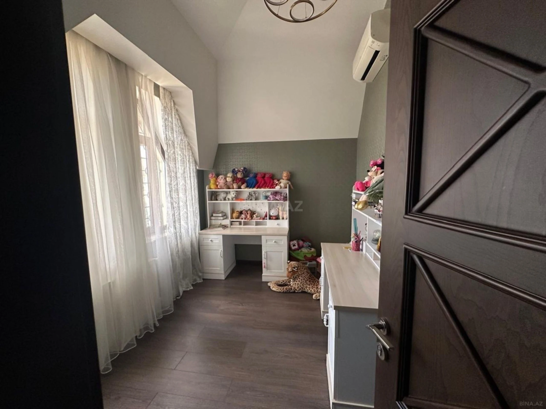 Satılır 8 otaqlı həyət evi 468 m²