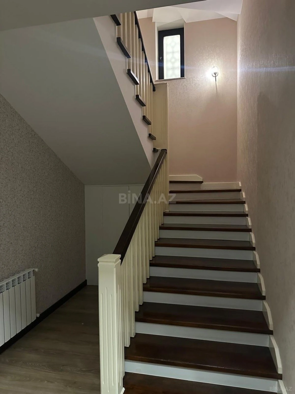 Satılır 8 otaqlı həyət evi 468 m²