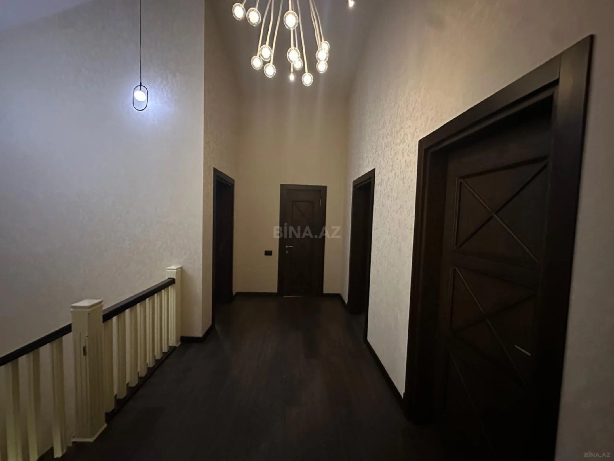 Satılır 8 otaqlı həyət evi 468 m²
