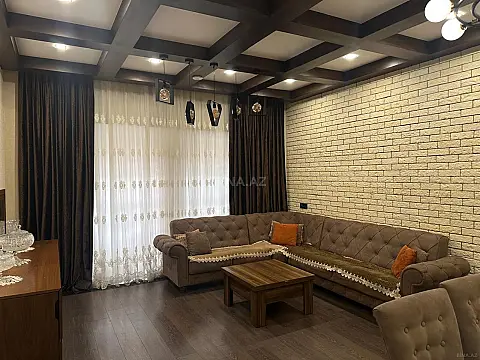 Satılır 8 otaqlı həyət evi 468 m²