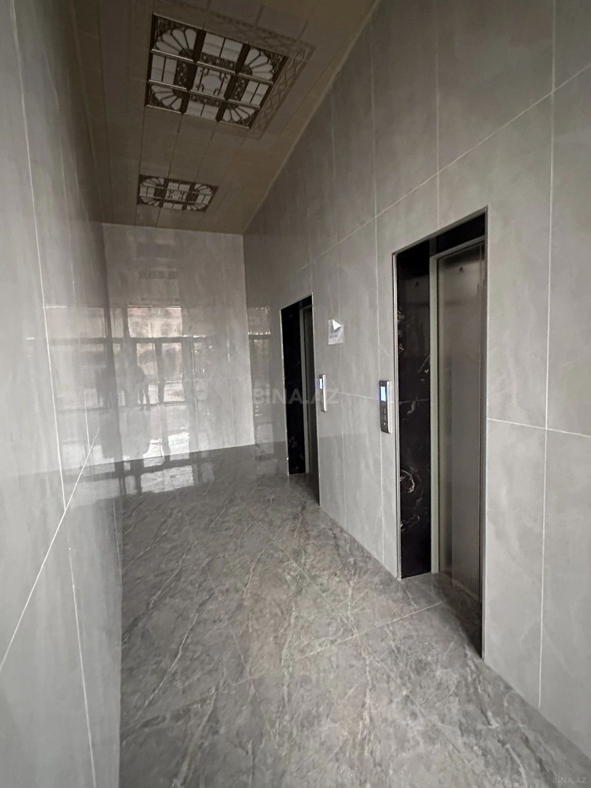Satılır 2 otaqlı mənzil 77 m²