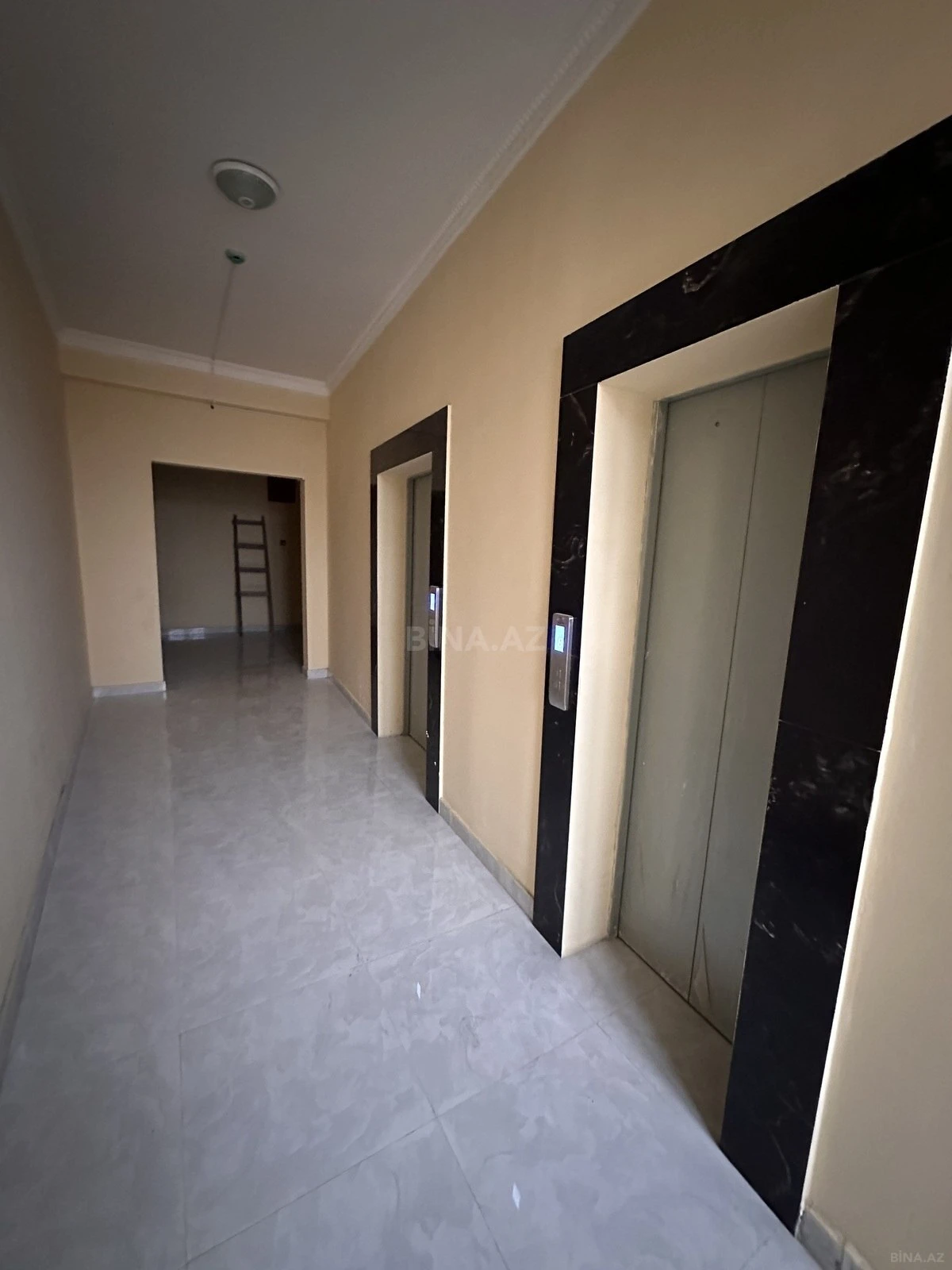 Satılır 2 otaqlı mənzil 77 m²