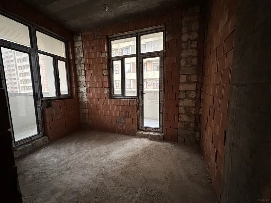 Satılır 2 otaqlı mənzil 77 m²