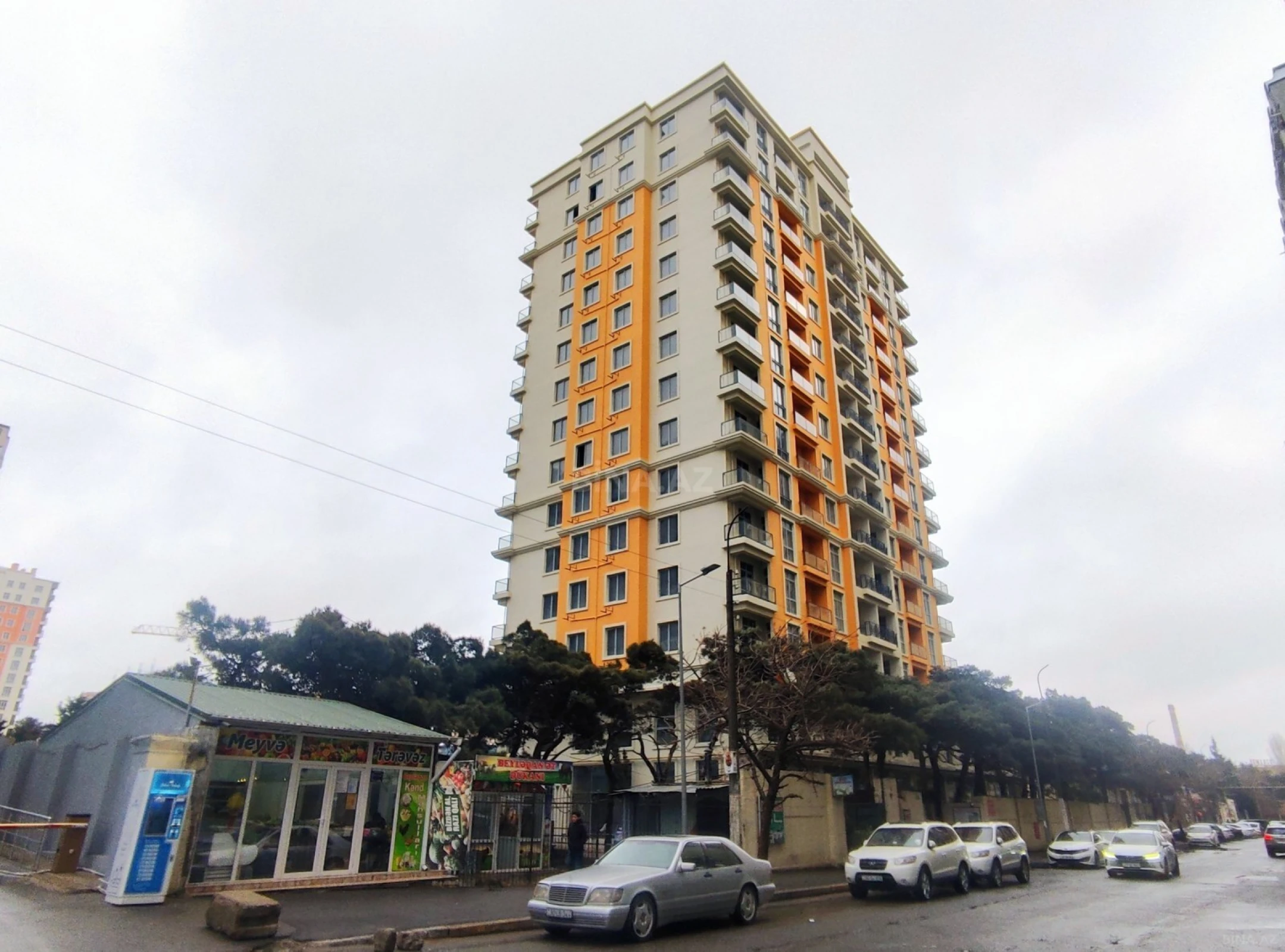 Satılır 3 otaqlı mənzil 108.6 m²