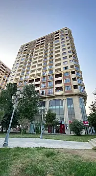 Satılır 4 otaqlı mənzil 184 m²