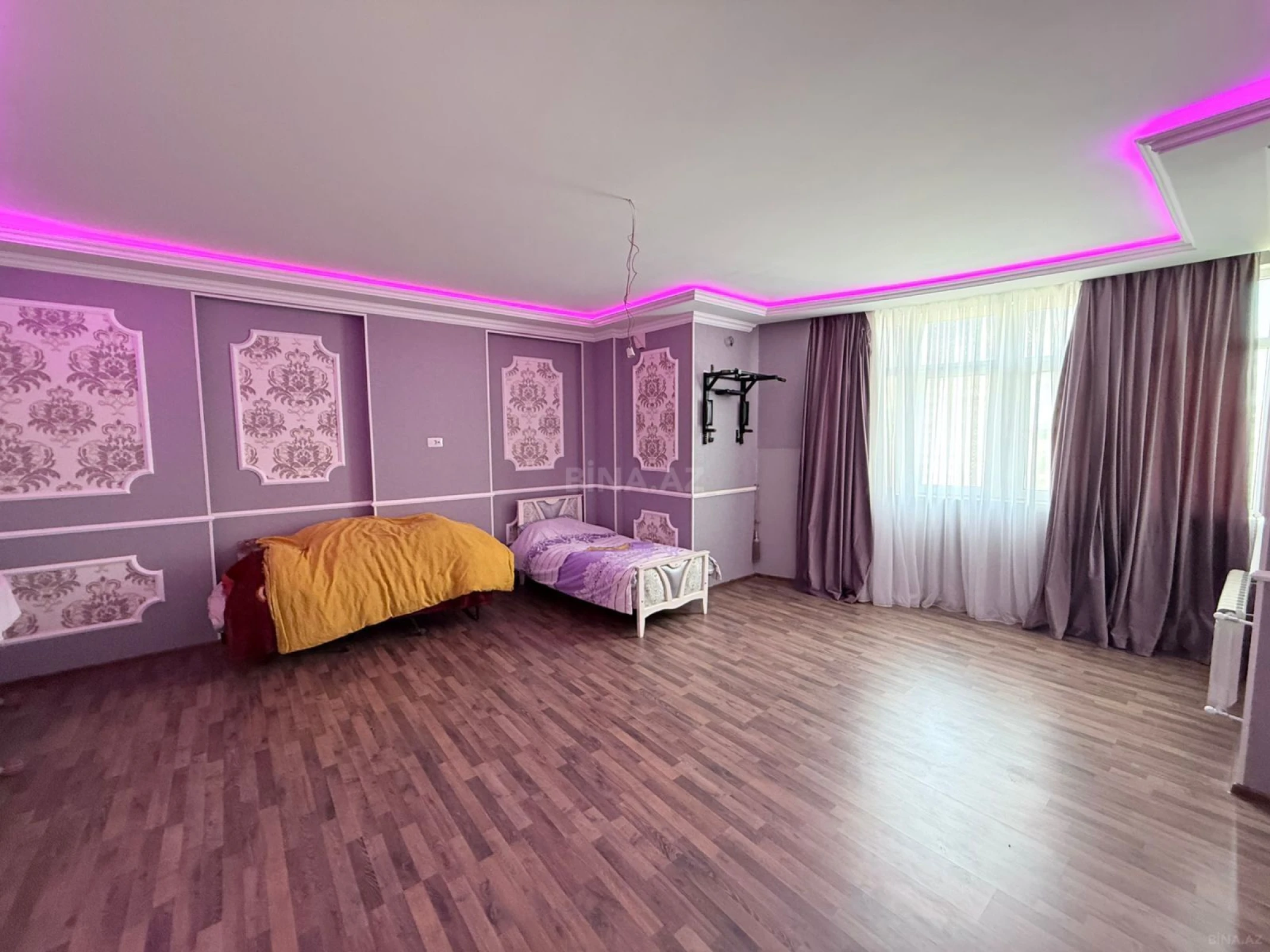 Satılır 5 otaqlı mənzil 284 m²