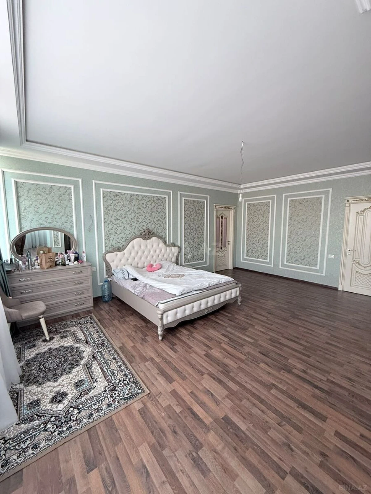 Satılır 5 otaqlı mənzil 284 m²