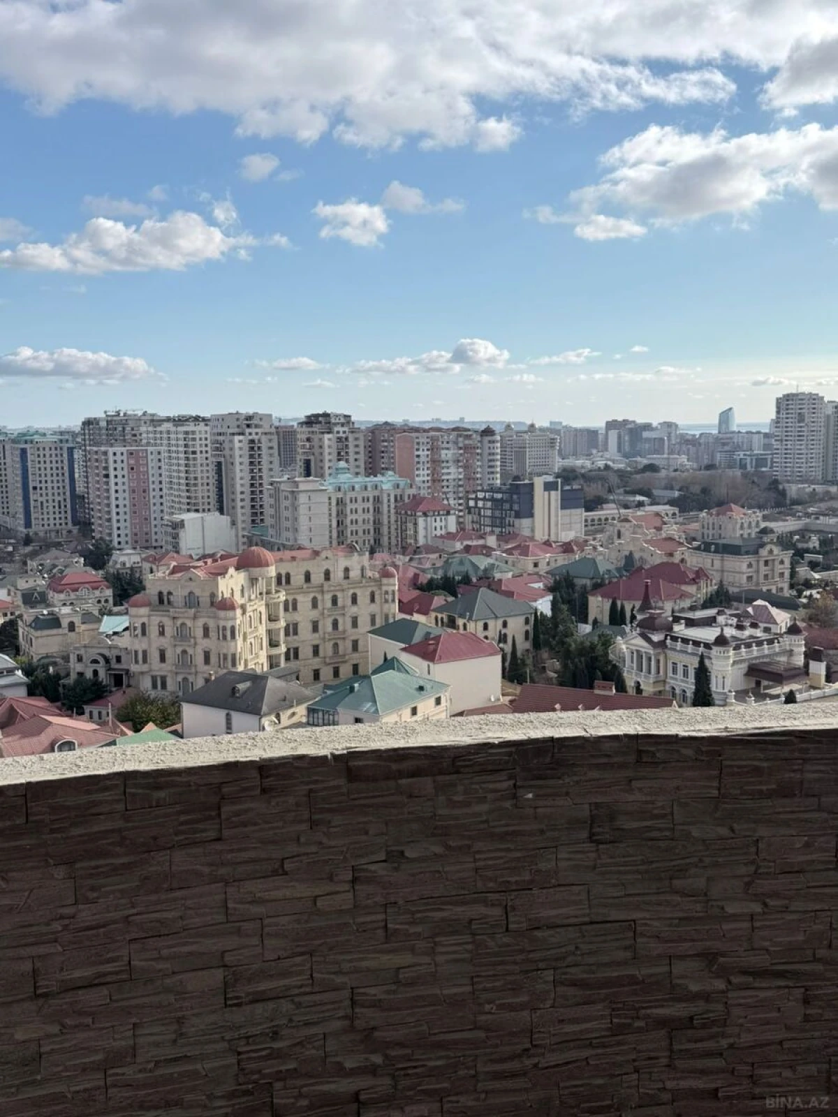 Satılır 5 otaqlı mənzil 284 m²
