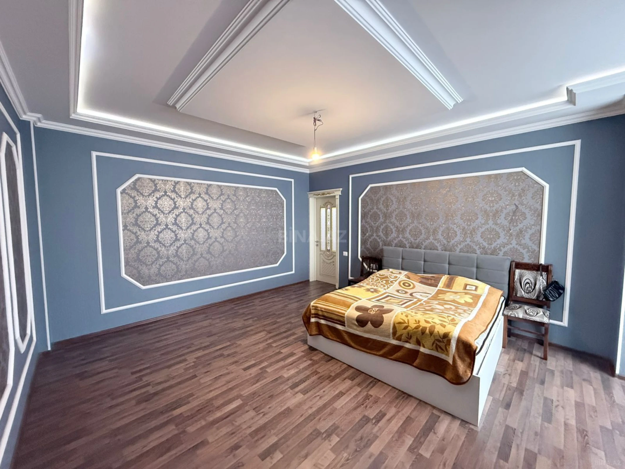 Satılır 5 otaqlı mənzil 284 m²