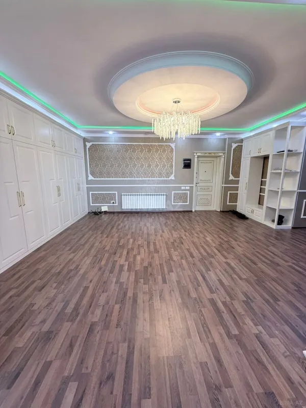 Satılır 5 otaqlı mənzil 284 m²