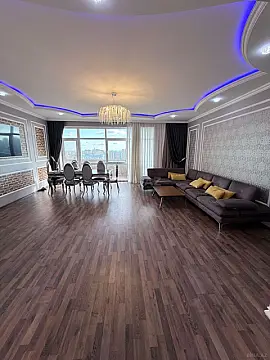 Satılır 5 otaqlı mənzil 284 m²