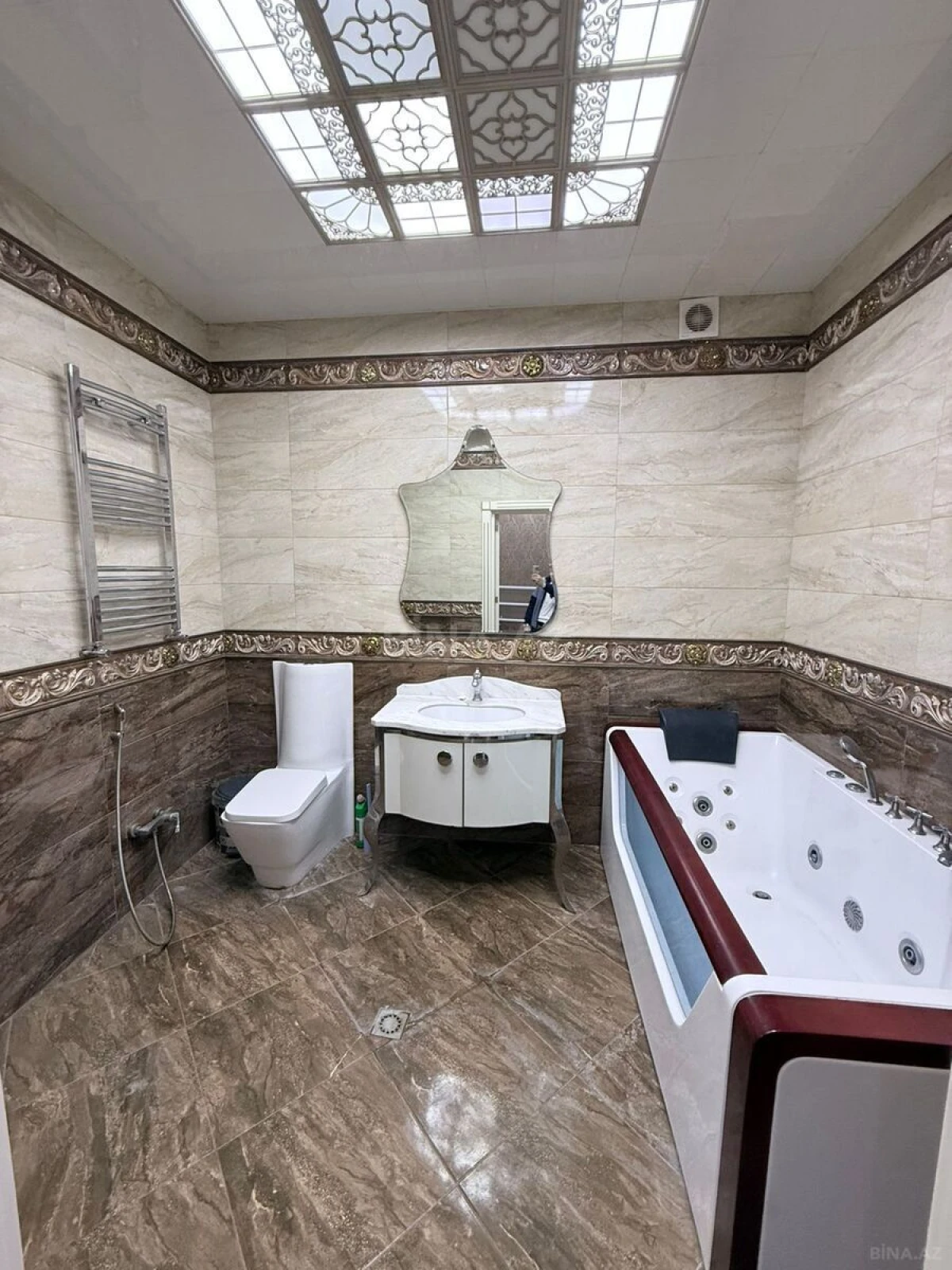 Satılır 5 otaqlı mənzil 284 m²