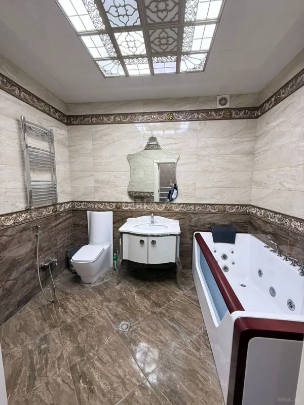 Satılır 5 otaqlı mənzil 284 m²
