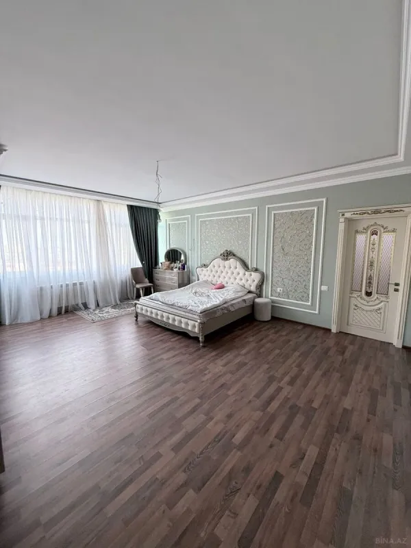Satılır 5 otaqlı mənzil 284 m²