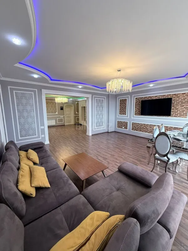 Satılır 5 otaqlı mənzil 284 m²