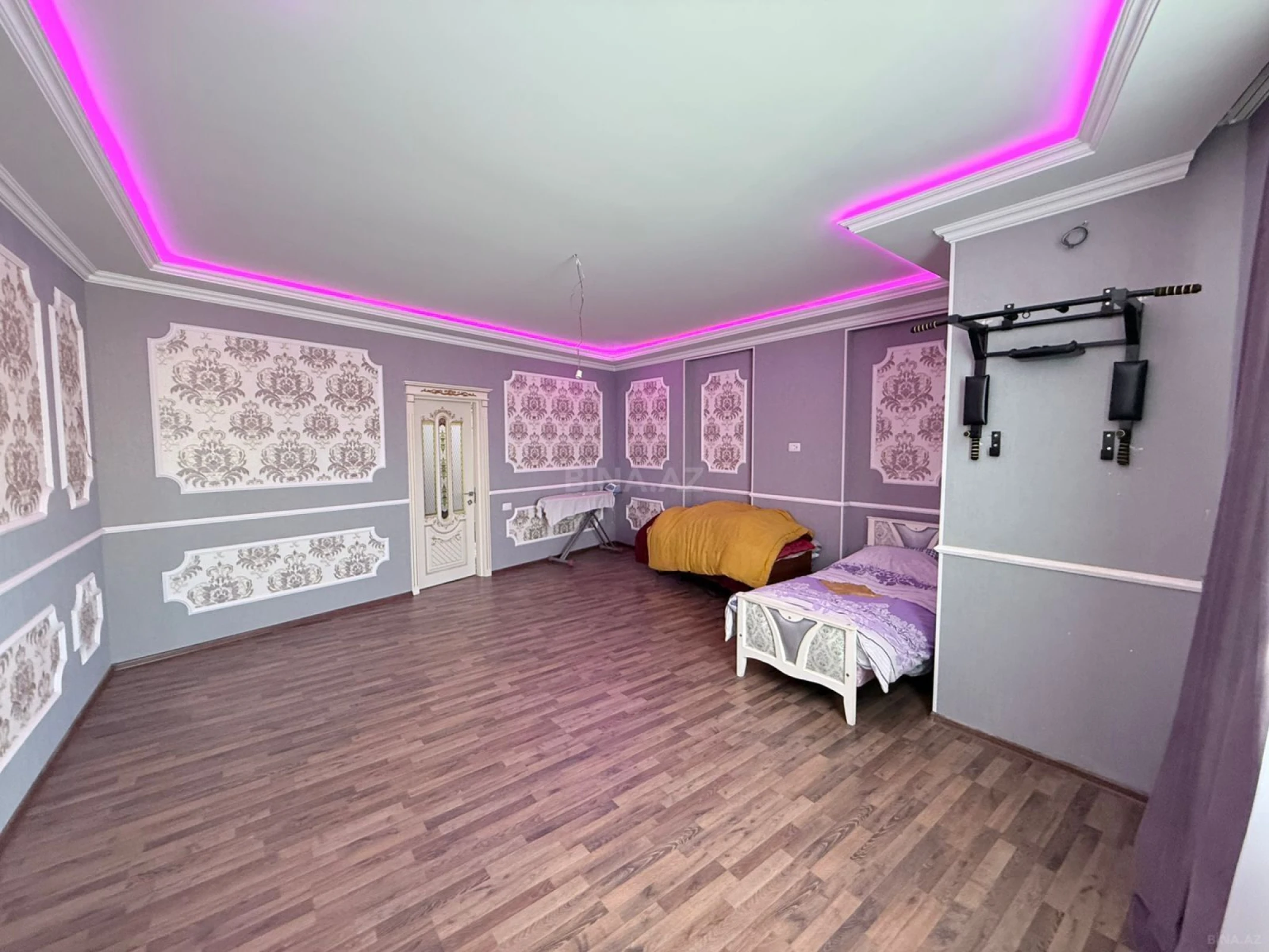 Satılır 5 otaqlı mənzil 284 m²