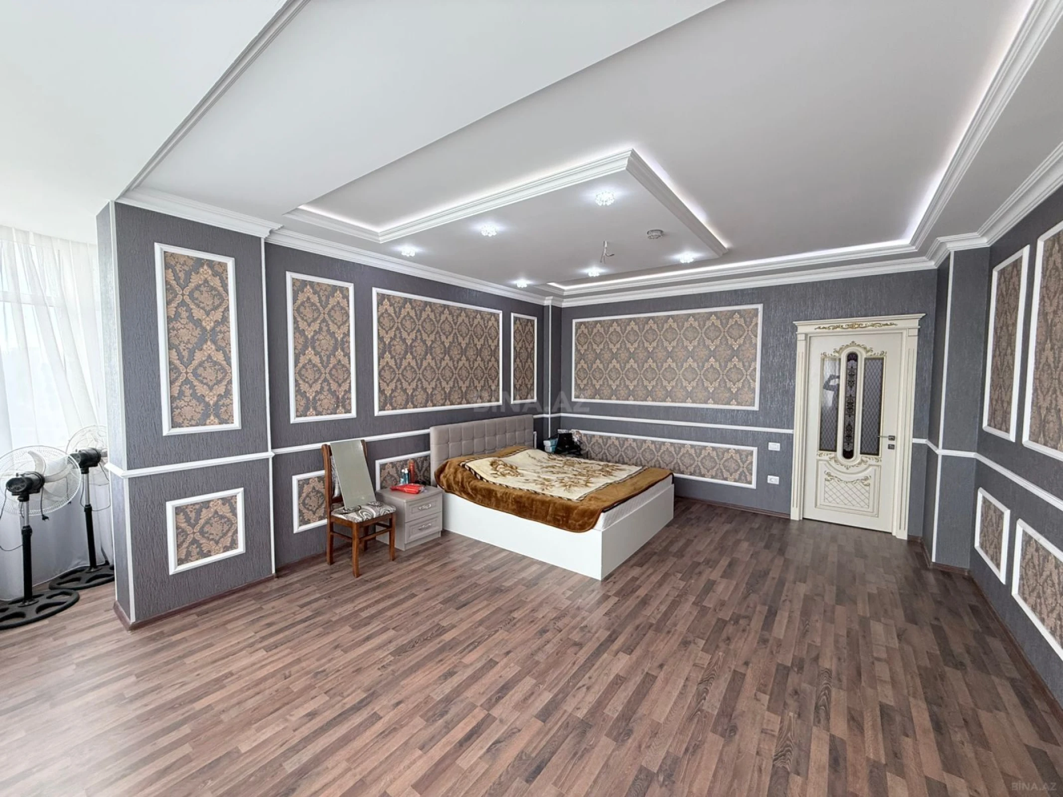 Satılır 5 otaqlı mənzil 284 m²