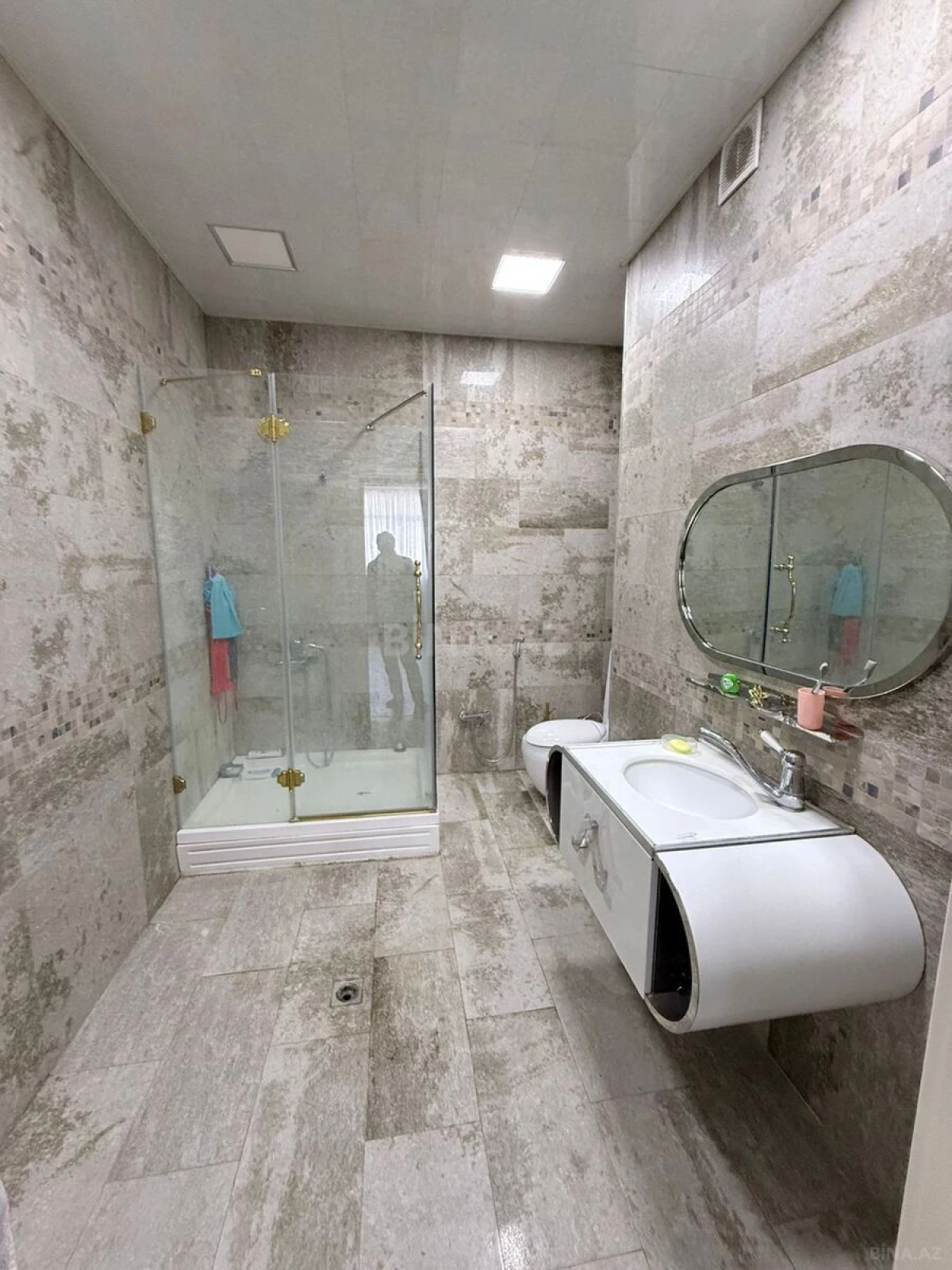 Satılır 5 otaqlı mənzil 284 m²