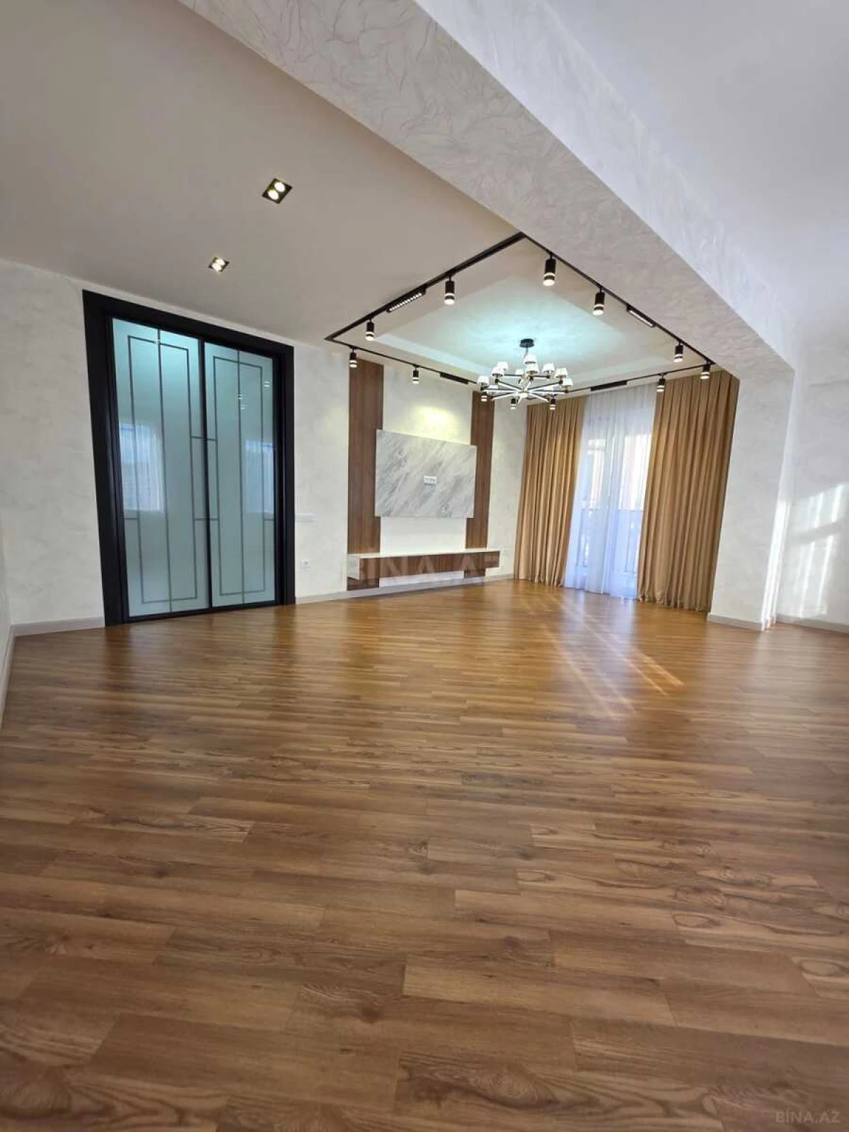 Satılır 3 otaqlı mənzil 128 m²