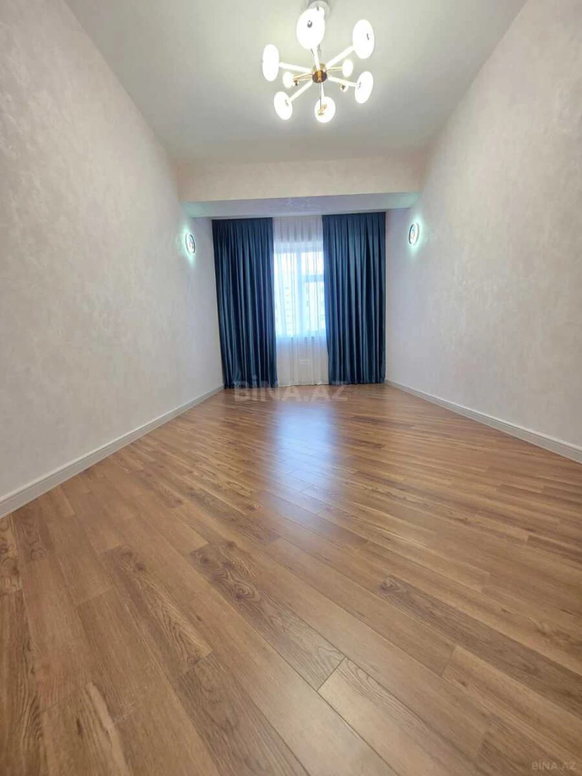 Satılır 3 otaqlı mənzil 128 m²