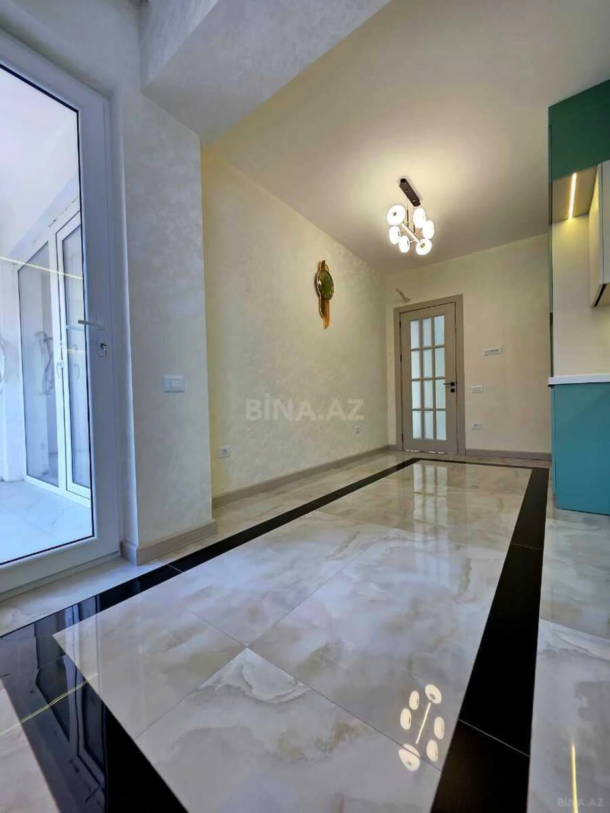Satılır 3 otaqlı mənzil 128 m²