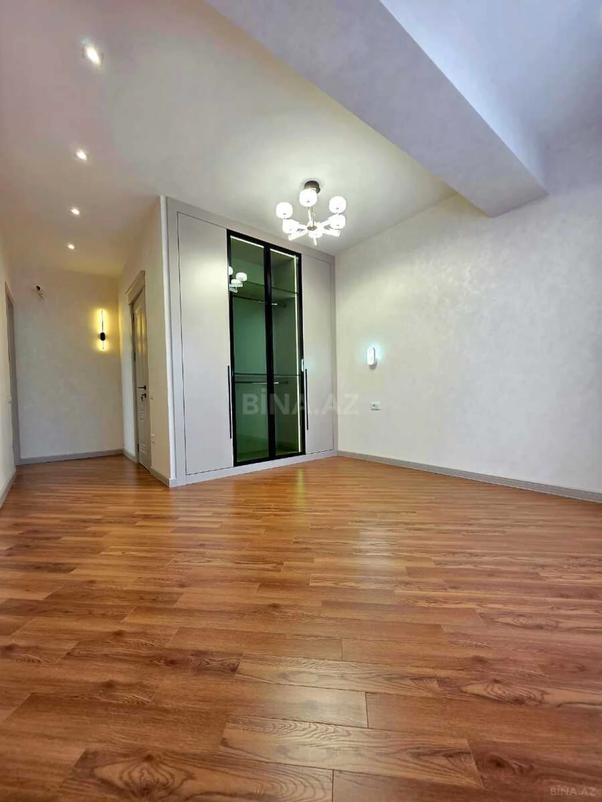 Satılır 3 otaqlı mənzil 128 m²