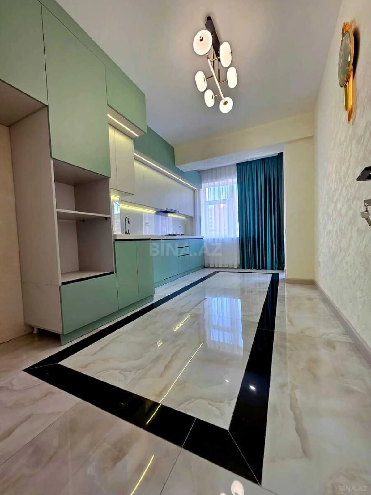 Satılır 3 otaqlı mənzil 128 m²